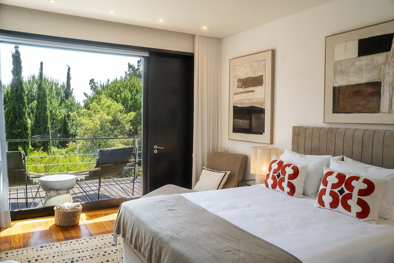 Tabla de planchar con plancha, wifi gratis y ropa de cama 