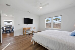 3 bedrooms, desk, iron/ironing board, WiFi - Salt Run Bungalow Near Historic Downtown (St. Augustine)