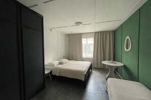 2 bedrooms, WiFi, bed sheets - Affordable 2 Rooms for 8 Guests with Shared Bathroom and Kitchen (Březová)