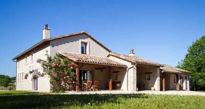 "Au Couchant" lovely gîte with private pool near a medieval village
