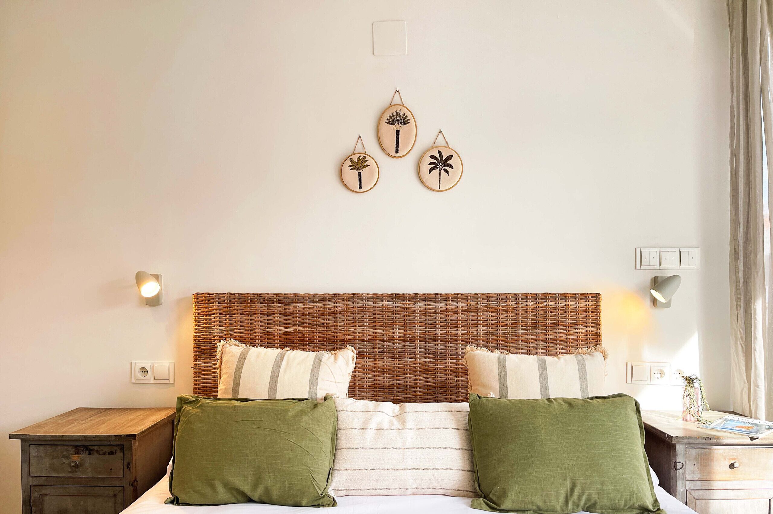Iron/ironing board, free WiFi, bed sheets