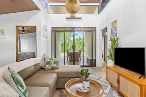 Living area - Soothing 3-bedroom house with AC in tranquil Cabuya (Cabuya)
