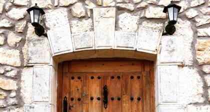 Rural House 'Gemelas Del Duratón' with Mountain Views, Private Garden, and Wi-Fi