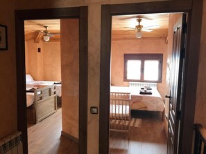 Interior - Rural House 'Gemelas Del Duratón' with Mountain Views, Private Garden and Wi-Fi (Castro de Fuentidueña)