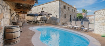 Rural House 'Gemelas Del Duratón' with Mountain Views, Private Garden and Wi-Fi