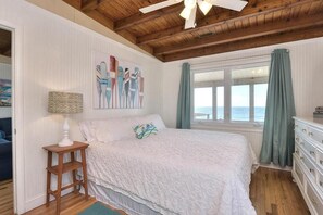4 bedrooms, iron/ironing board, free WiFi, bed sheets - Experience oceanfront luxury at The Blue Fiddler in Oak Island, perfect for 10 guests! (Oak Island)