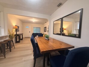 Dining - House centrally located, in Miami. (Miami)