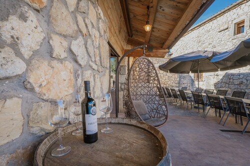 Casa Rural 'Sanz' with Mountain Views, Shared Pool and Wi-Fi