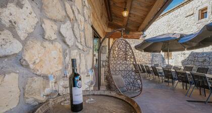 Casa Rural 'Sanz' with Mountain Views, Shared Pool and Wi-Fi