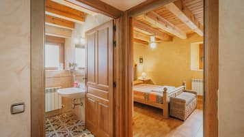 5 slaapkamers, een strijkplank/strijkijzer, wifi, beddengoed