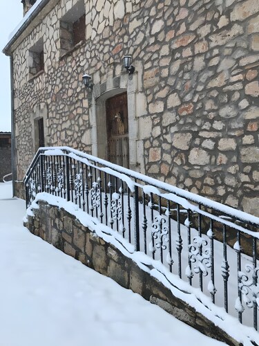 Casa Rural 'Sanz' with Mountain Views, Shared Pool and Wi-Fi