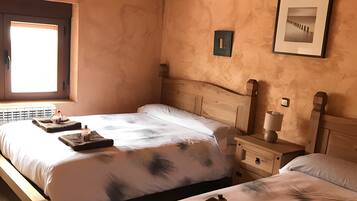 5 bedrooms, iron/ironing board, WiFi, bed sheets