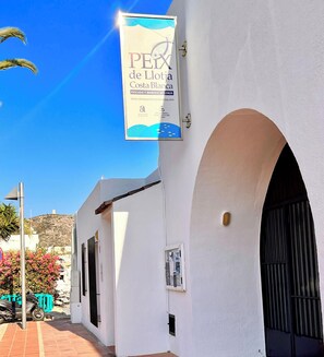 A white building with a sign for PEIX de Llotja Costa Blanca, a coastal fish and seafood restaurant. - Elegant Apartment in the Centre of Moraira | THE MORAIRA COLLECTION – 3 (Moraira)