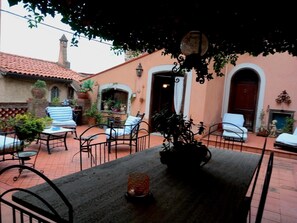 Outdoor dining - Villa 'Margherita - Taormina Storica' with Private Garden, Wi-Fi and Air Conditioning (Taormina)