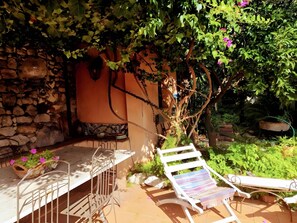 Outdoor dining - Villa 'Margherita - Taormina Storica' with Private Garden, Wi-Fi and Air Conditioning (Taormina)