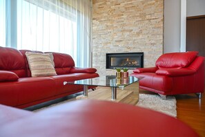Apartment, 3 Schlafzimmer, barrierefrei, Balkon | Wohnbereich