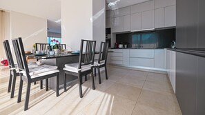 Apartemen, 3 kamar tidur, akses difabel, balkon | Interior