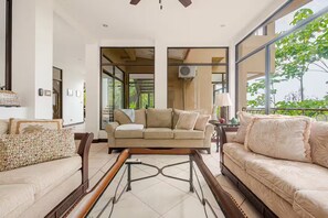 Interior - Tranquil 3-bedroom villa with Private Pool, AC in Tarcoles (Tarcoles)