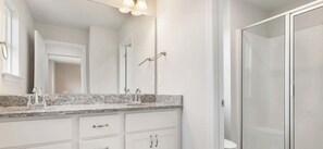 Bathroom - LAST-MINUTE MASTERS RENTAL (North Augusta)