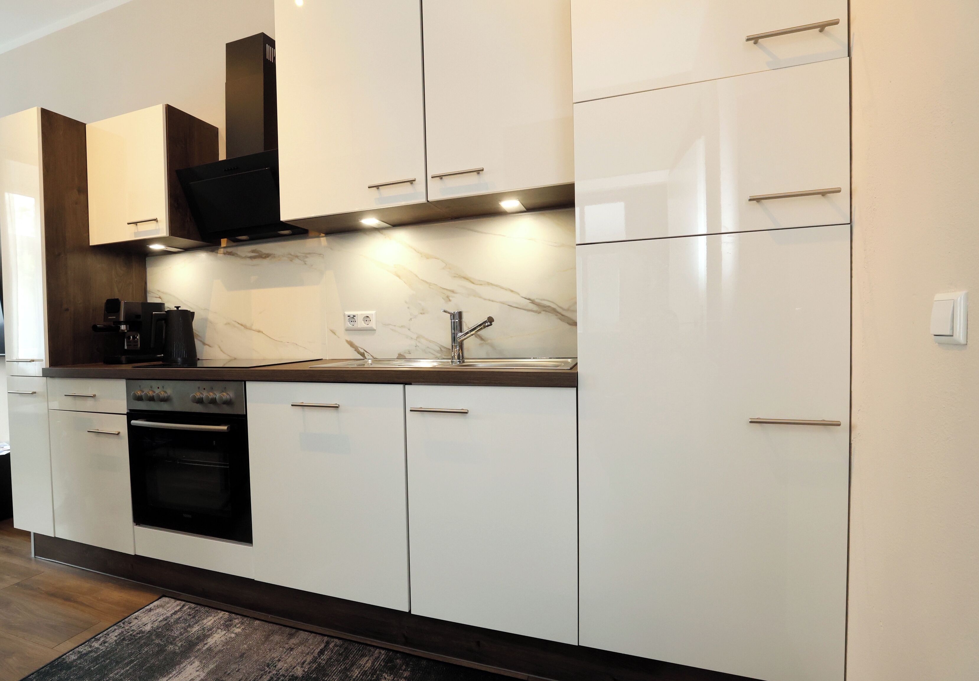 Coffee/tea maker, fridge, microwave, oven