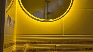 Comfort Suite, Garden View | Bathroom