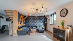 TV, fireplace - Gîte kymsourit: Spacious 4-Star Cottage with Pool and Sauna (Sand)