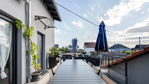 Outdoor dining - Gîte kymsourit: Spacious 4-Star Cottage with Pool and Sauna (Sand)
