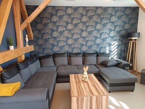 Living area - Gîte kymsourit: Spacious 4-Star Cottage with Pool and Sauna (Sand)