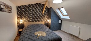 4 室のベッドルーム、アイロン / アイロン台、WiFi、ベッドシーツ