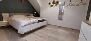 Room - Gîte kymsourit: Spacious 4-Star Cottage with Pool and Sauna (Sand)