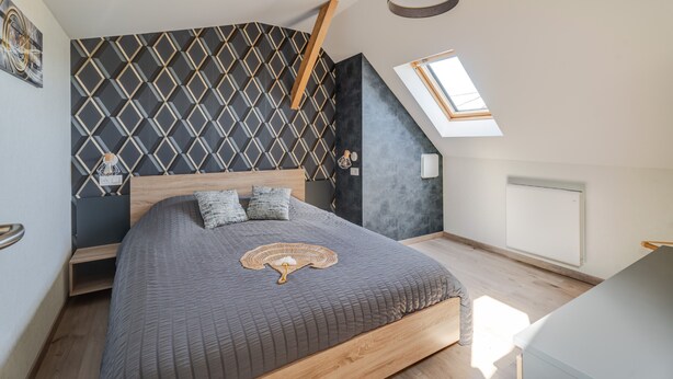 4 bedrooms, iron/ironing board, WiFi, bed sheets - Gîte kymsourit: Spacious 4-Star Cottage with Pool and Sauna (Sand)