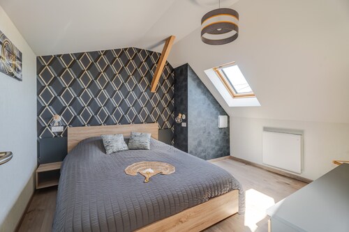 Gîte kymsourit: Spacious 4-Star Cottage with Pool and Sauna