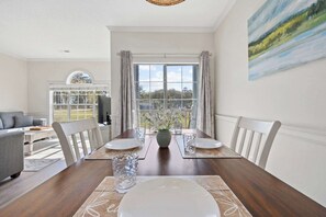Dining - Fairway Breeze Retreat with Pond and Golf Views (Myrtle Beach)