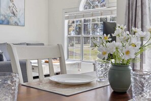 Dining - Fairway Breeze Retreat with Pond and Golf Views (Myrtle Beach)