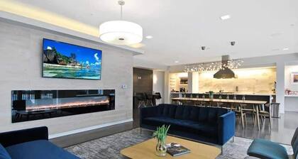 Stylish 2BR Condo near Downtown & U of M