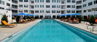 Stylish 2BR Condo near Downtown & U of M