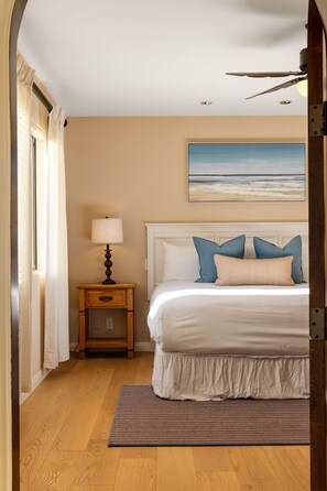 4 bedrooms, iron/ironing board, WiFi, bed sheets - Sunsets at the Shore House (San Diego)