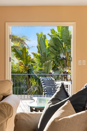 TV, offices - Sunsets at the Shore House (San Diego)