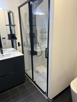 Double Room, Garden View | Bathroom - la tour de saint xandre (Saint-Xandre)