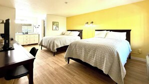 1 bedroom, desk, free WiFi, bed sheets - Eureka Vibes | Walk to Downtown + Trolley unit 405 (Eureka Springs)