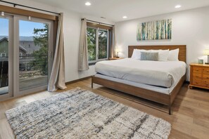 3 bedrooms, iron/ironing board, travel cot, WiFi - 3BR Chef Kitch GameRM BBQ Steps to Hike Bike Golf Spa (Cle Elum)