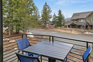 A patio with a table and chairs, a stone wall with the name 'Osprey,' and a residential building in the background. - 3BR Chef Kitch GameRM BBQ Steps to Hike Bike Golf Spa (Cle Elum)