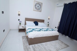 Room - Modern Furnished 2 Bedroom Apartment in Takoradi.20mins to Busua Beach & Airport (Takoradi)