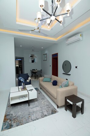 Living area - Modern Furnished 2 Bedroom Apartment in Takoradi.20mins to Busua Beach & Airport (Takoradi)