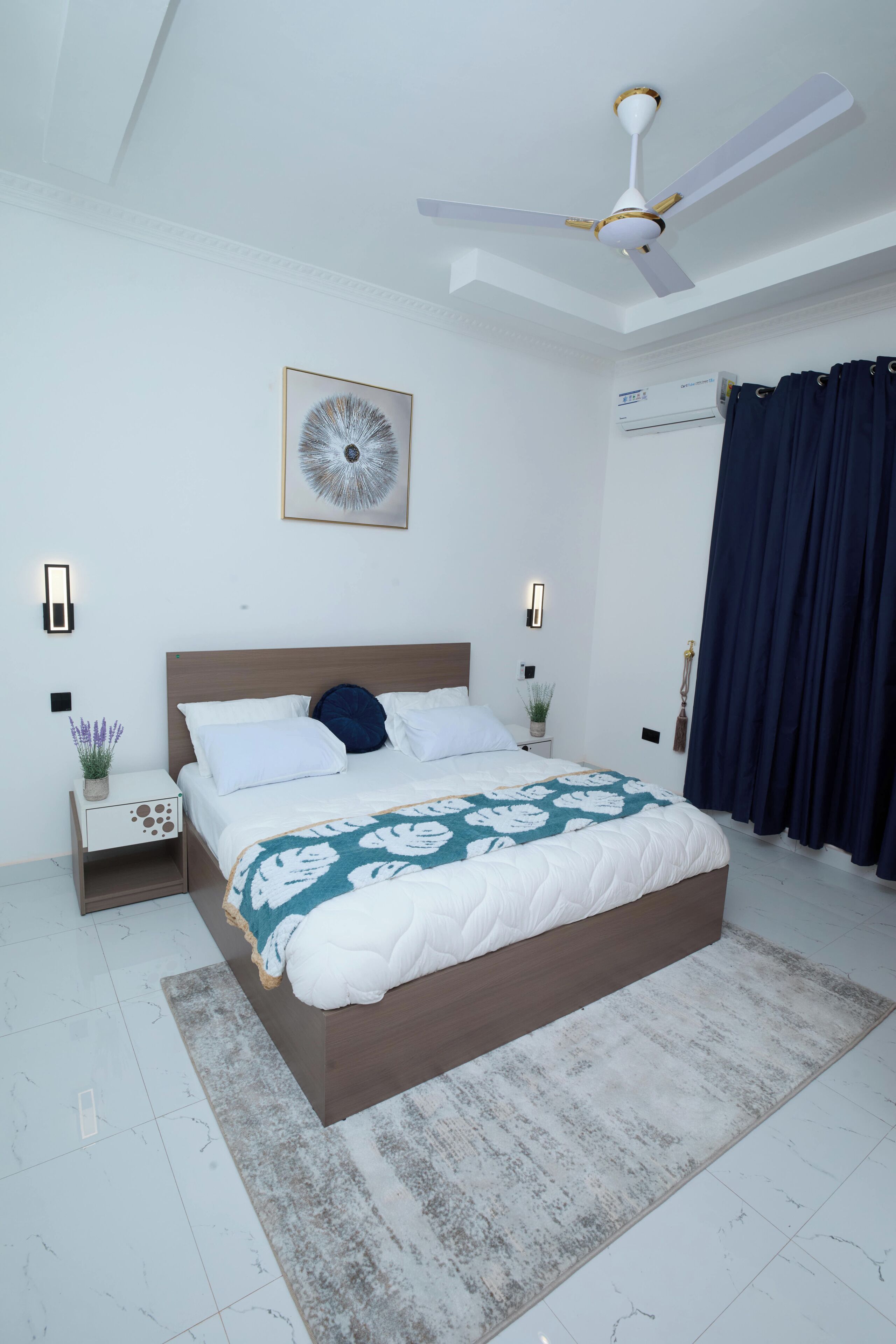 2 bedrooms, iron/ironing board, internet, bed sheets