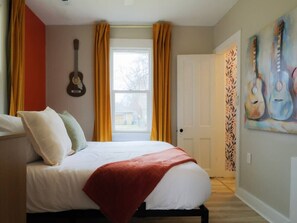 2 bedrooms, desk, iron/ironing board, WiFi - Cozy 2BR | WiFi + Kitchen | Extended Stay (East Peoria)