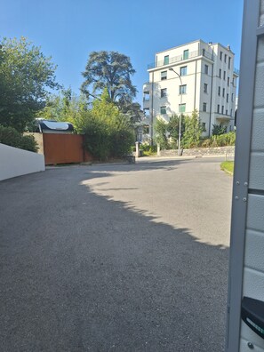 Property grounds - Luxury apartment - period decor - view of the 2 châteaux & parking (Sion)
