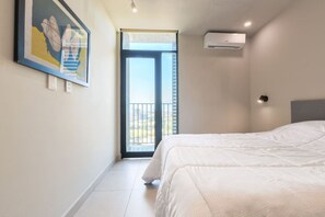 2 bedrooms, desk, iron/ironing board, WiFi