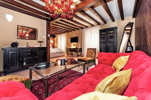 5 slaapkamers, een strijkplank/strijkijzer, wifi, beddengoed