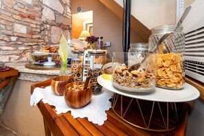 Dining - Luxury Villa Orh: Spacious 5-bedroom villa in amazing Old Town Rovinj (Rovinj)